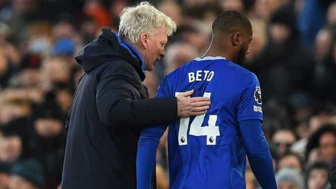 everton-manager-david-moyes-and-beto-after-the-match